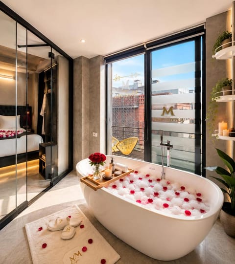 Bed, Natural landscape, Hot Tub, Photo of the whole room, Bedroom, Bath, towels