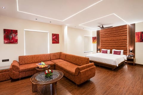 Bed, Living room, Photo of the whole room, Seating area, Bedroom