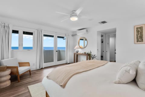 Bed, Photo of the whole room, Bedroom, air conditioner