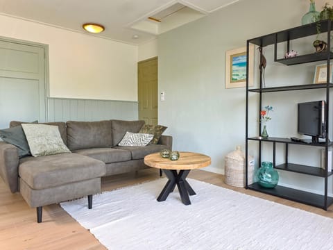 Property building, TV and multimedia, Seating area