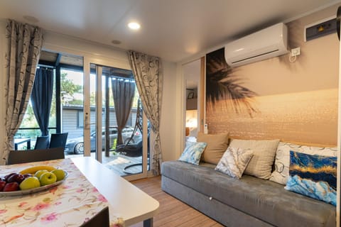 Bed, TV and multimedia, Living room, Photo of the whole room, Seating area, Dining area, air conditioner
