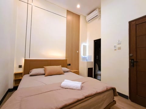 Bed, Bedroom, air conditioner