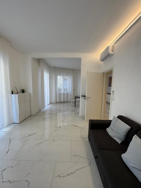TV and multimedia, Living room, Seating area, air conditioner