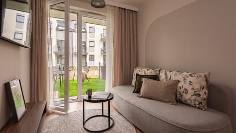 Bed, TV and multimedia, View (from property/room), Balcony/Terrace, Living room, Photo of the whole room, Seating area