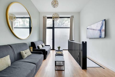 Communal lounge/ TV room, Living room, Evening entertainment