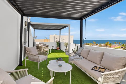 Patio, Day, Natural landscape, View (from property/room), Balcony/Terrace, Seating area, Sea view