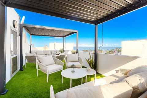 Property building, Patio, Communal lounge/ TV room, Day, Natural landscape, View (from property/room), Balcony/Terrace, Lounge or bar, Seating area, Sea view, Area and facilities, sunbed