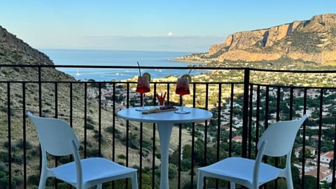 Nearby landmark, Spring, Natural landscape, Winter, Summer, Garden, View (from property/room), Balcony/Terrace, Dining area, Beach, Autumn, City view, Garden view, Landmark view, Mountain view, Sea view, Street view, Seasons, Quiet street view, internet