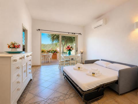 Living room, Dining area, air conditioner