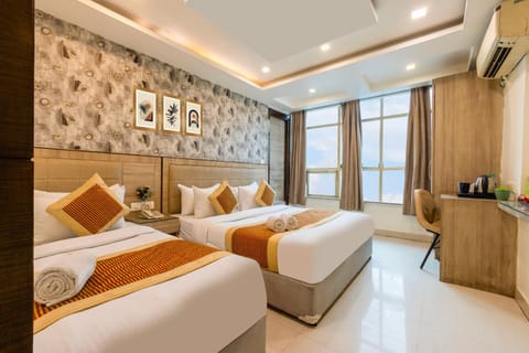 Bed, TV and multimedia, Kitchen or kitchenette, Living room, Photo of the whole room, Seating area, Bedroom, towels, air conditioner