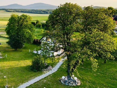 Property building, Nearby landmark, Day, Natural landscape, Garden view, Mountain view