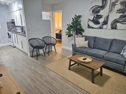 Kitchen or kitchenette, Living room
