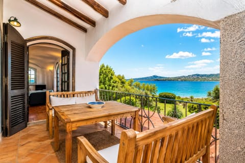Patio, Day, Natural landscape, View (from property/room), Balcony/Terrace, Dining area, Sea view