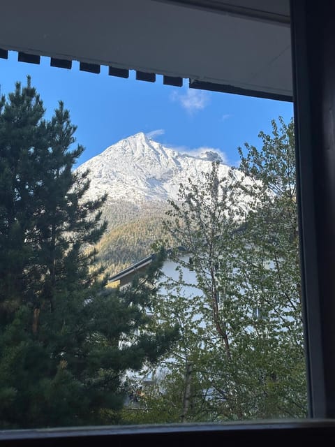 Natural landscape, Bedroom, Mountain view