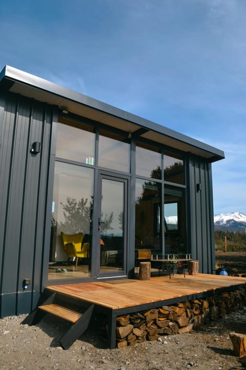 Property building, Patio, Day, Natural landscape, Mountain view