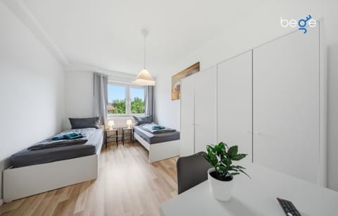 Bed, Photo of the whole room, Seating area, Bedroom, towels, wardrobe