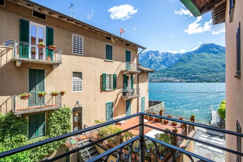 Balcony/Terrace, Lake view
