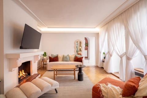 TV and multimedia, Living room, Seating area