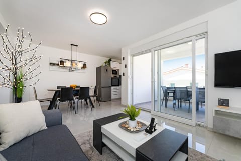 TV and multimedia, Balcony/Terrace, Kitchen or kitchenette, Living room, Dining area, kitchen