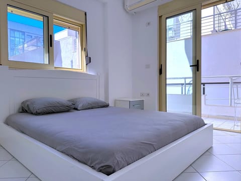 Bed, Balcony/Terrace, Balcony/Terrace, Bedroom, air conditioner