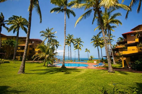 Property building, Nearby landmark, Natural landscape, Garden, Beach, Garden view, Pool view, Sea view, Swimming pool, sunbed