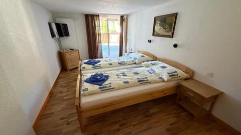 Property building, Bed, Photo of the whole room, Bedroom