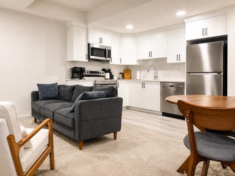 Kitchen or kitchenette, Living room, Seating area, Dining area, dishwasher, oven, stove
