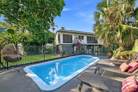 Property building, Swimming pool, sunbed