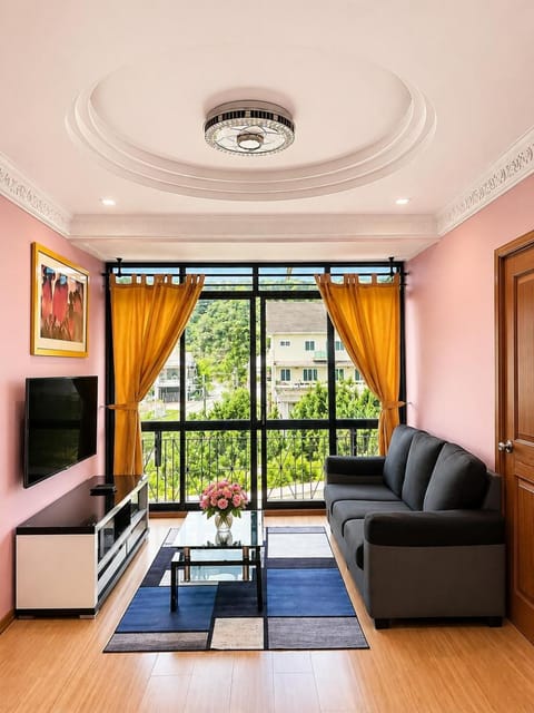 Communal lounge/ TV room, TV and multimedia, Living room, Seating area, Evening entertainment