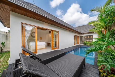 Property building, Swimming pool