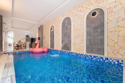 People, Pool view, Swimming pool, group of guests
