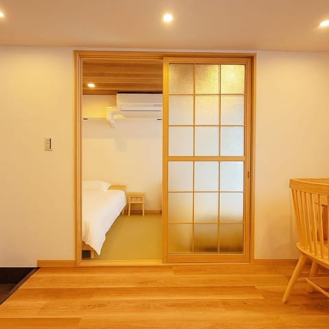 Photo of the whole room, Seating area, Bedroom