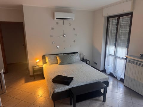 Bed, Photo of the whole room, Bedroom, towels, air conditioner
