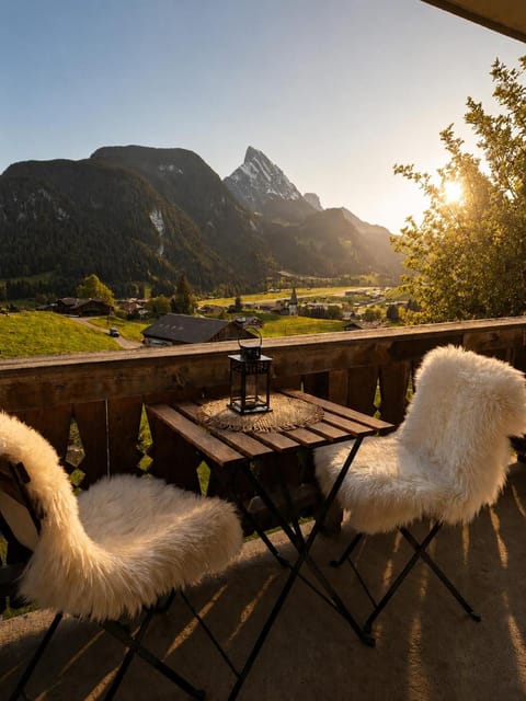 Natural landscape, View (from property/room), Balcony/Terrace, Seating area, Mountain view
