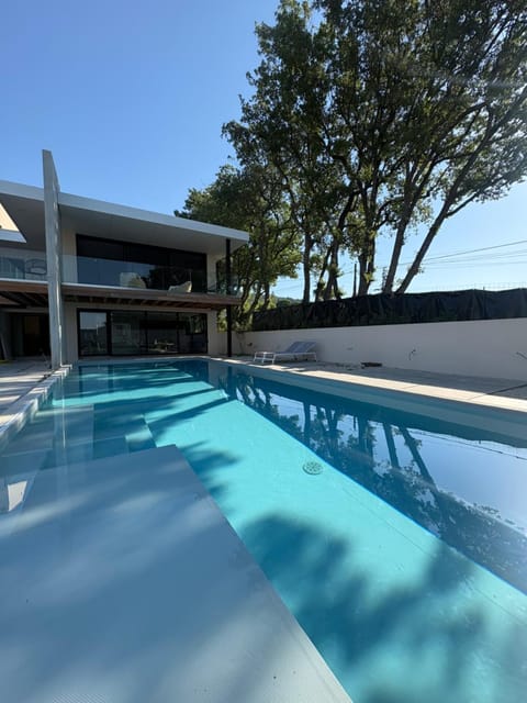 Day, Swimming pool