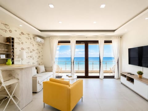 TV and multimedia, Living room, Seating area, Beach, Sea view