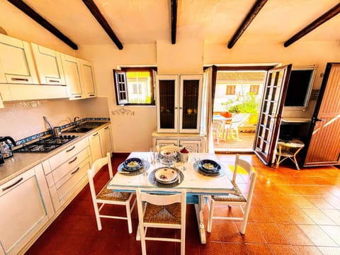 Property building, Kitchen or kitchenette, Living room