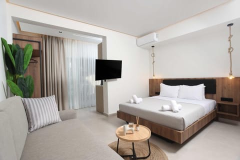 Bed, Living room, Photo of the whole room, Seating area, Bedroom, towels, air conditioner