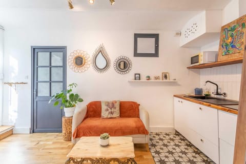 Kitchen or kitchenette, Living room