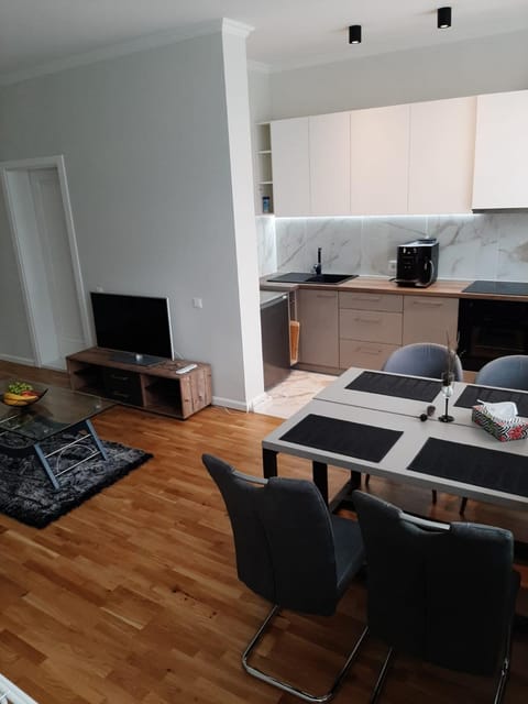 TV and multimedia, Kitchen or kitchenette, Dining area