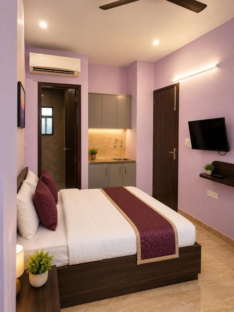Bed, TV and multimedia, Photo of the whole room, kitchen