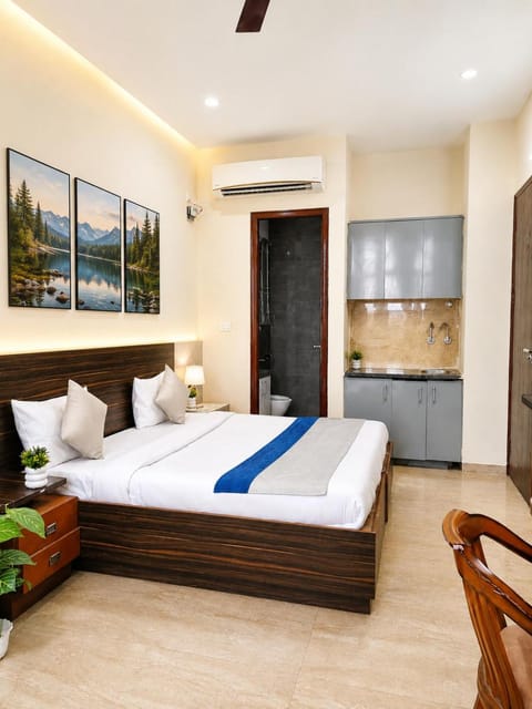 Kitchen or kitchenette, Bedroom