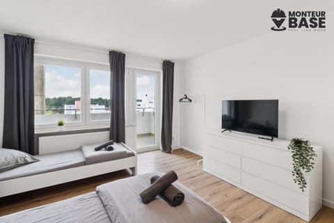 Bed, TV and multimedia, Photo of the whole room, Bedroom