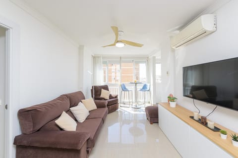 TV and multimedia, Living room, Seating area, air conditioner
