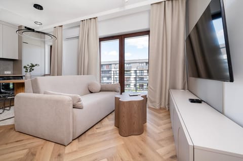 Communal lounge/ TV room, TV and multimedia, Living room, Seating area, Evening entertainment