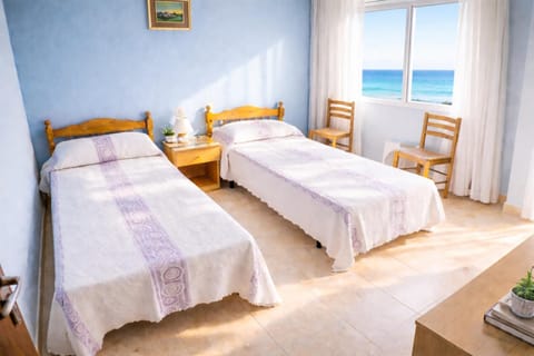 Photo of the whole room, Bedroom, Sea view