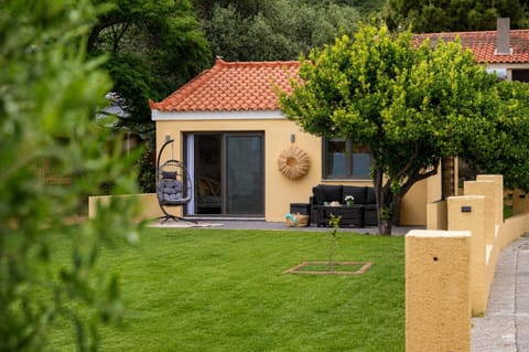 Property building, Patio, Day, Garden, Garden view