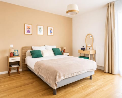 Bed, Photo of the whole room, Bedroom