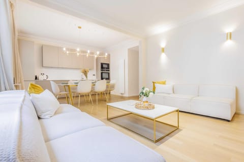 Living room, Photo of the whole room, Seating area, Dining area