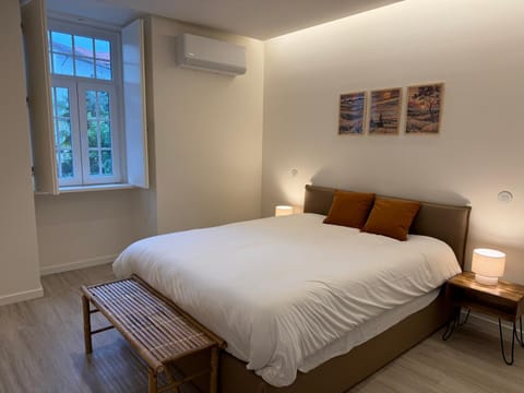 Bed, Photo of the whole room, Bedroom, internet, air conditioner